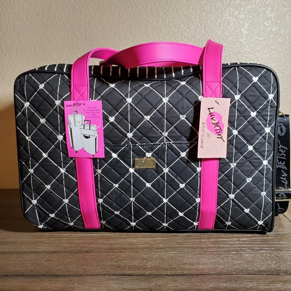 Betsey Johnson Weekender Travel Bag New with tags - Picture 1 of 14